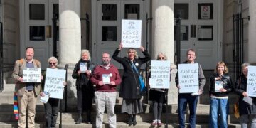 Protesters hold demo at court over plan to scrap juries