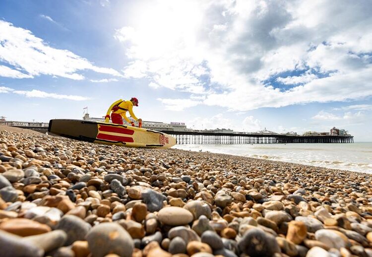 Lifeguards return to beach for heatwave bank holiday weekend