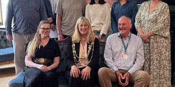 Mayor hosts staff and volunteers from housing and homelessness charity