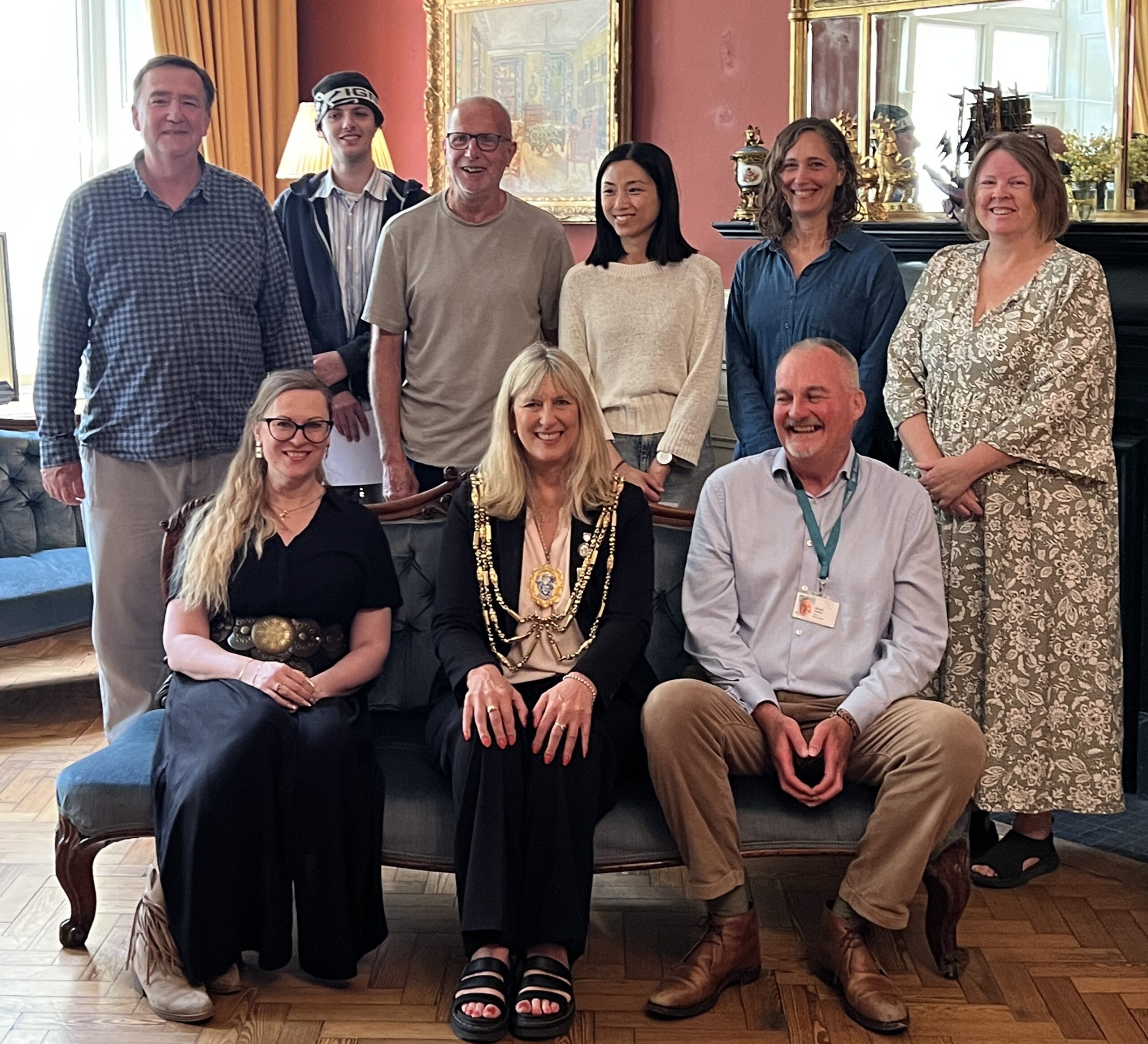 Mayor hosts staff and volunteers from housing and homelessness charity