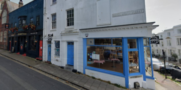 Neighbours object to café’s plan to sell alcohol and stay open later