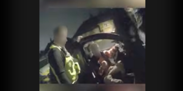 Sleepy scaffolder found dozing at the wheel given driving ban – with video