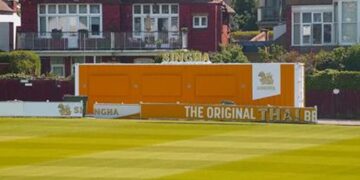 Cricket container bar can stay