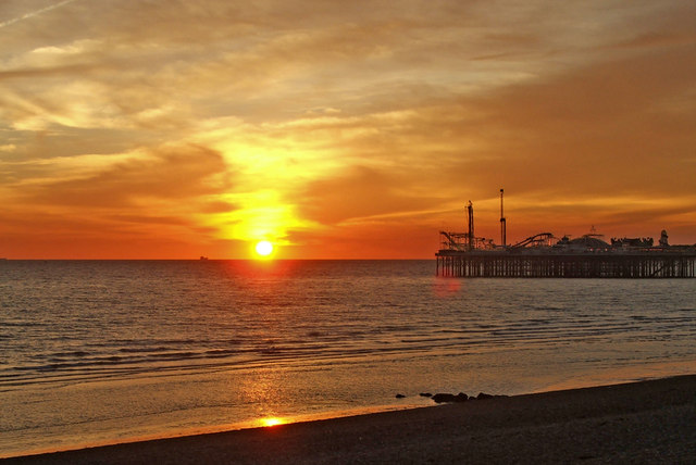 Red heat health alert issued as heatwave gets stronger