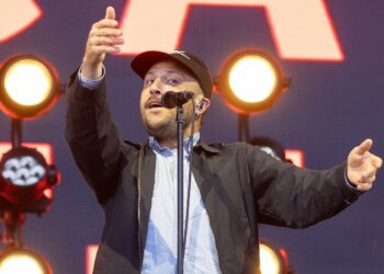 ‘And We Go Back To Where We Came From’ –  The Maccabees ‘On The Beach