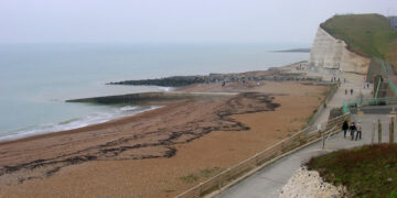 Four teens arrested over beach mugging
