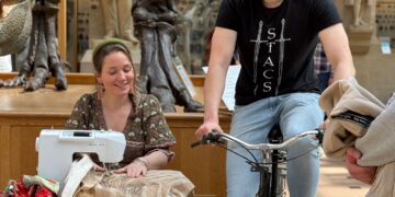 Live stitch artist asks public to provide pedal power