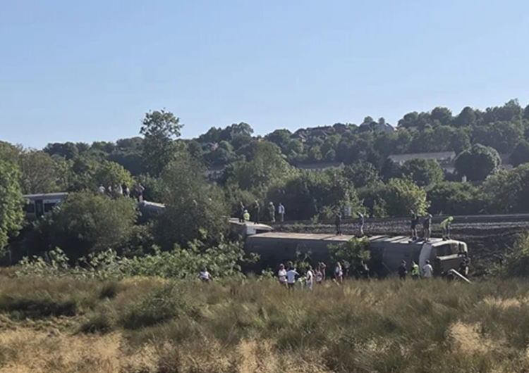 Train derails in Lewes