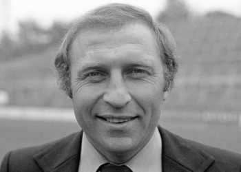 Former Brighton and Hove Albion manager dies aged 84