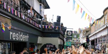 Nick Cave performs surprise gig on roof of Brighton record shop