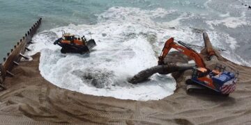 Thousands of tonnes of shingle pumped onto Hove beach