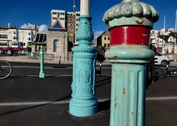 Brighton Blue no longer used on restored seafront iron