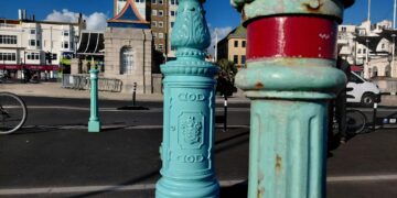 Brighton Blue no longer used on restored seafront iron