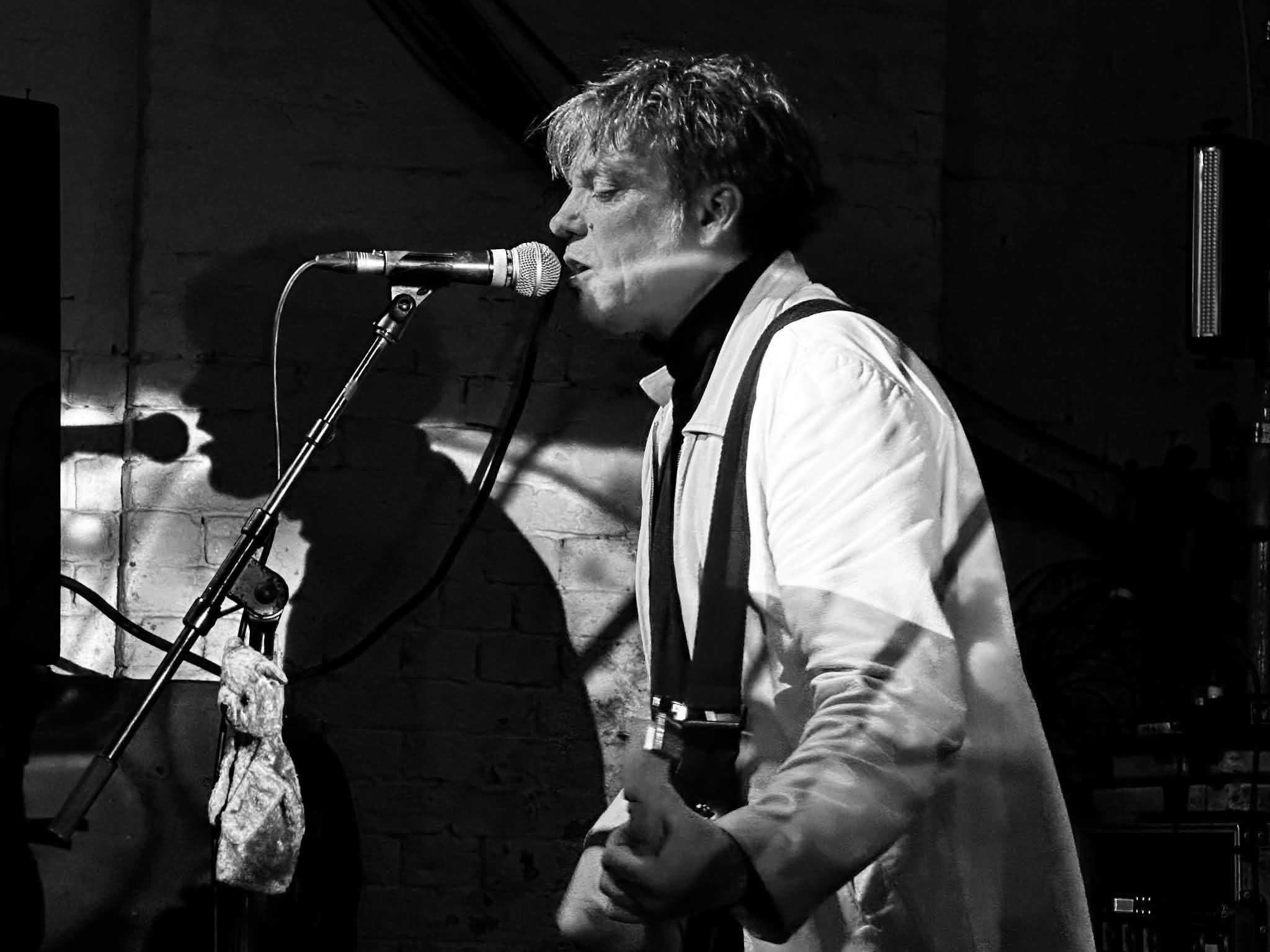 Pete Fij closes UK tour with Green Door Store gig