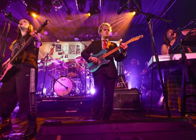 ‘Get Up And Dance’: Man/Woman/Chainsaw showcase ‘Cannonball’ in electrifying Brighton set