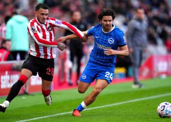 Ten-man Brighton and Hove Albion see off Sunderland