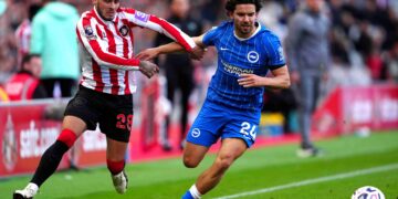 Ten-man Brighton and Hove Albion see off Sunderland