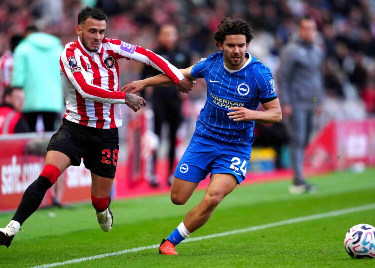 Ten-man Brighton and Hove Albion see off Sunderland