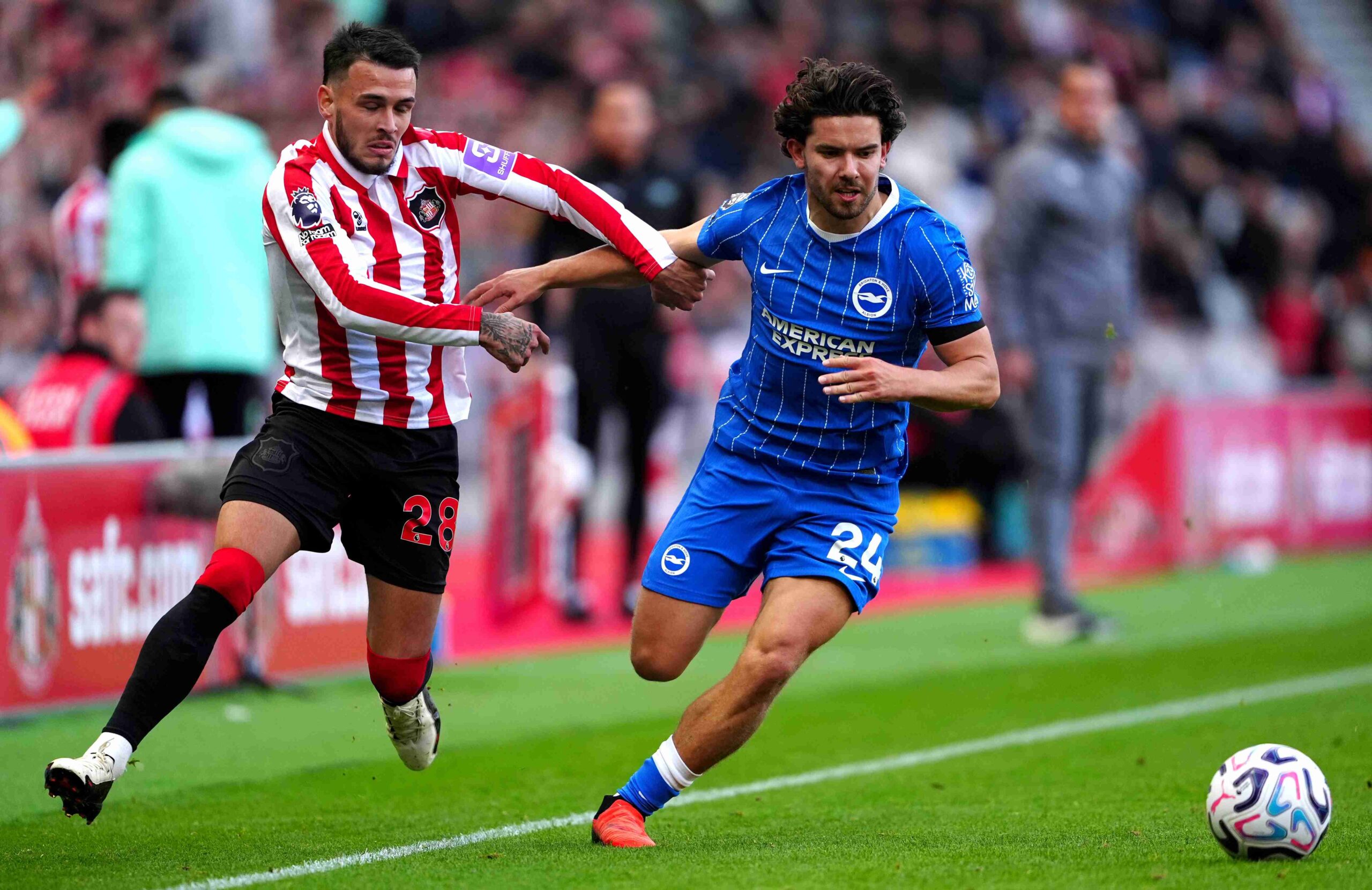Ten-man Brighton and Hove Albion see off Sunderland