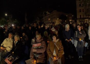 Hundreds gather in Hove to remember those murdered on October 7