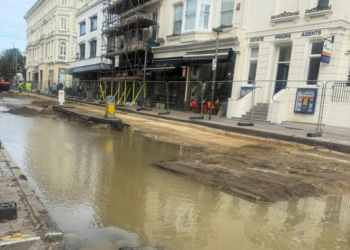 Homes and businesses without water as Western Road floods
